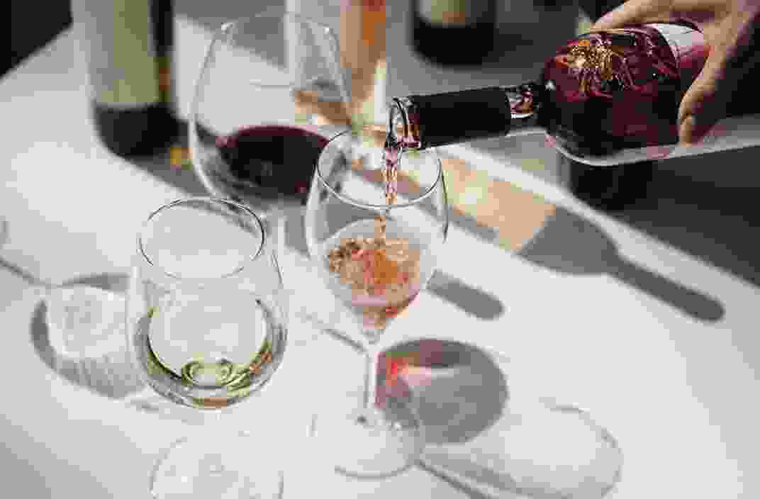 How To Pour Wine Without A Drop Spilling Vinesse Wines